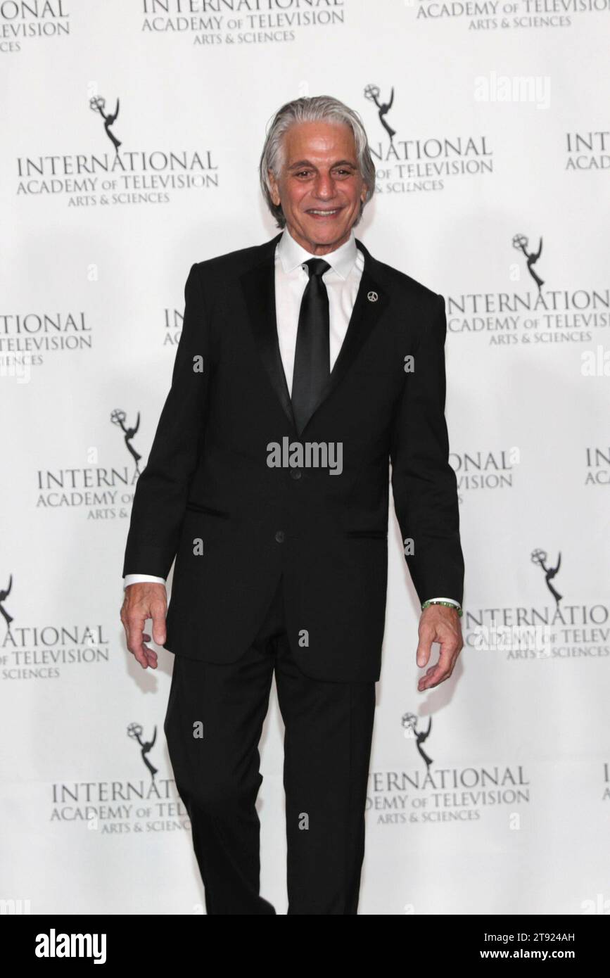 New York. 20 novembre 2023. Hilton Hotel, New York, États-Unis, 20 novembre 2023 - Tony Danza assiste à la 51e cérémonie des Emmy Awards à New York Hilton Midtown le 20 novembre 2023 à New York. Crédit : Giada Papini Rampelotto/EuropaNewswire/dpa/Alamy Live News Banque D'Images