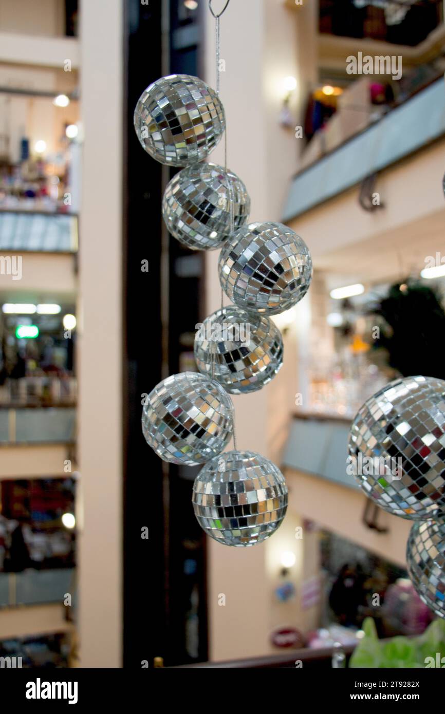 Ballons de danse avec miroirs pour danser dans un club de discothèque Banque D'Images