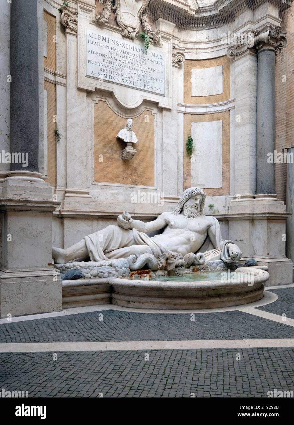 Statue colossale en marbre de Marforio, Musées Capitoline, colline Capitoline, Rome, Latium, Italie, Europe Banque D'Images