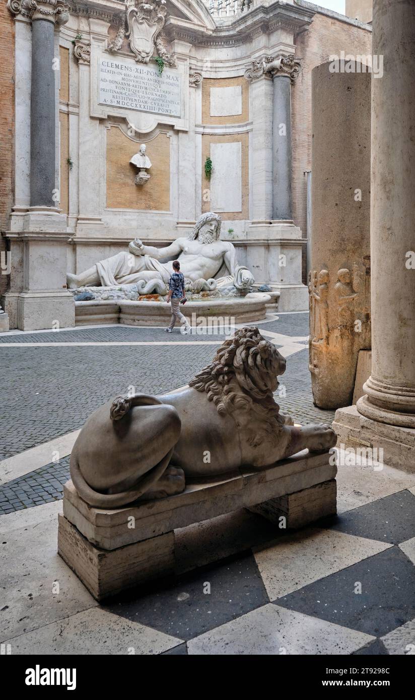 Statue colossale en marbre de Marforio, Musées Capitoline, colline Capitoline, Rome, Latium, Italie Banque D'Images