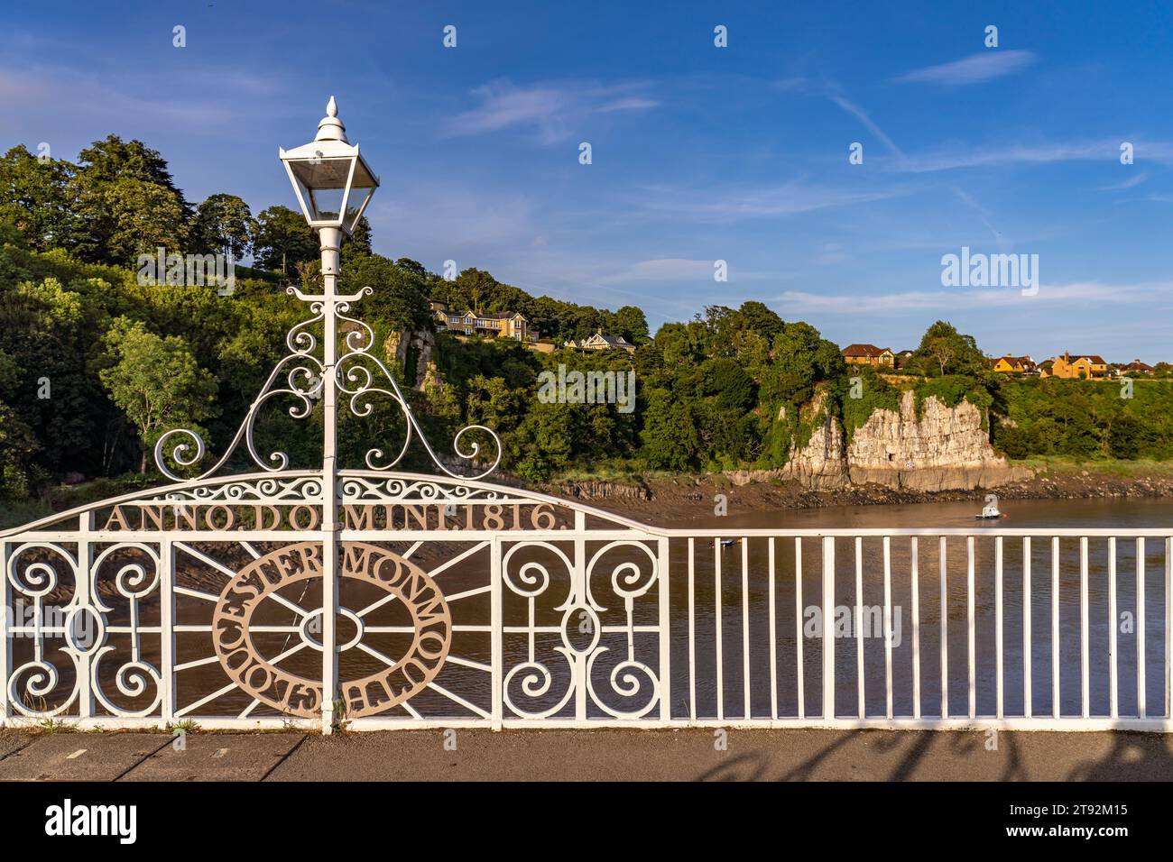 Der Fluss Wye und die Old Wye Bridge in Chepstow, pays de Galles, Großbritannien, Europa | River Wye & Old Wye Bridge Chepstow, pays de Galles, Royaume-Uni de Grande Banque D'Images