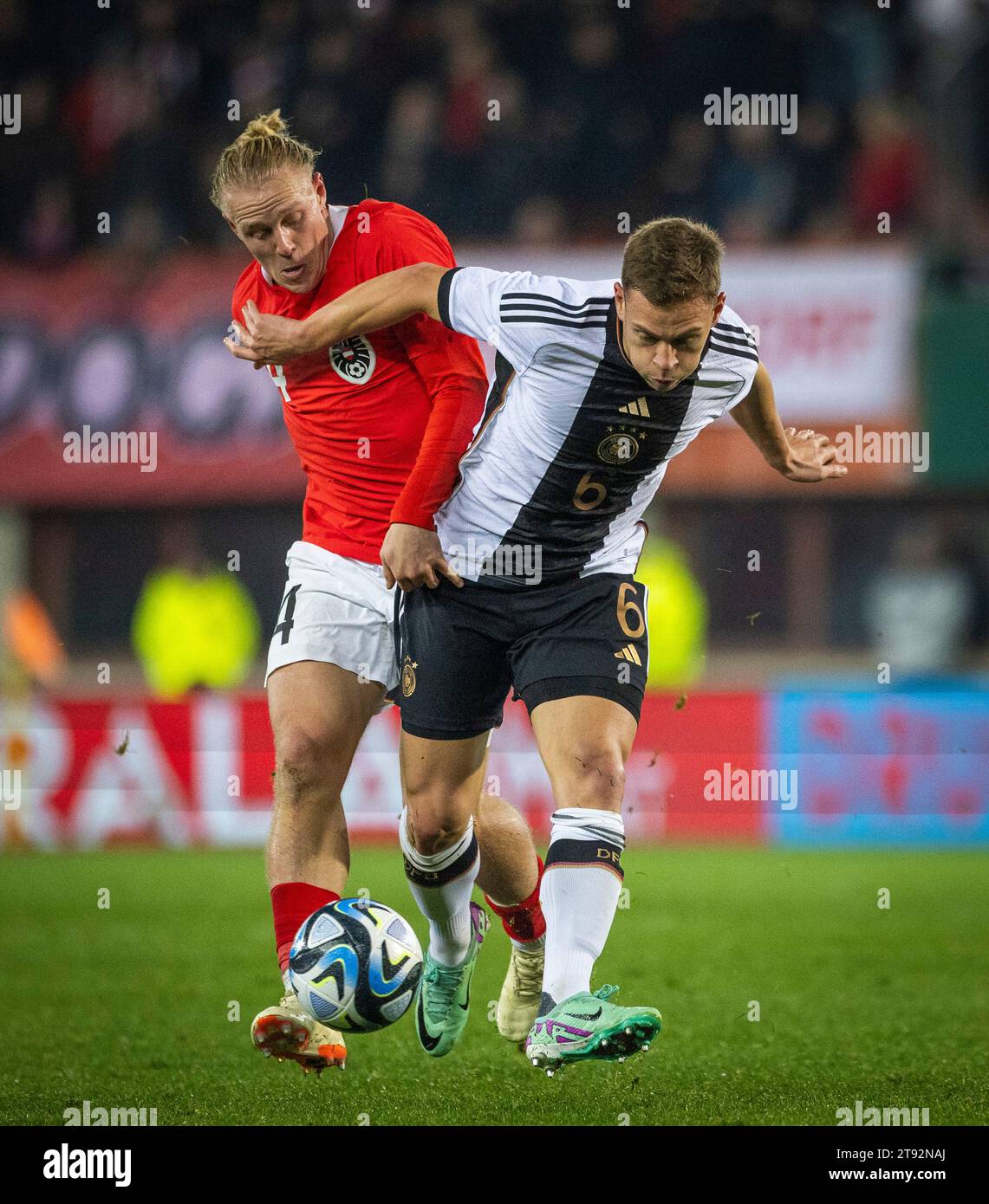 Wien, Allemagne. 21 novembre 2023. Joshua Kimmich (Deutschland) Xaver Schlager (A) Österreich - Deutschland 21.11.2023 Copyright (nur für journalistisc Banque D'Images