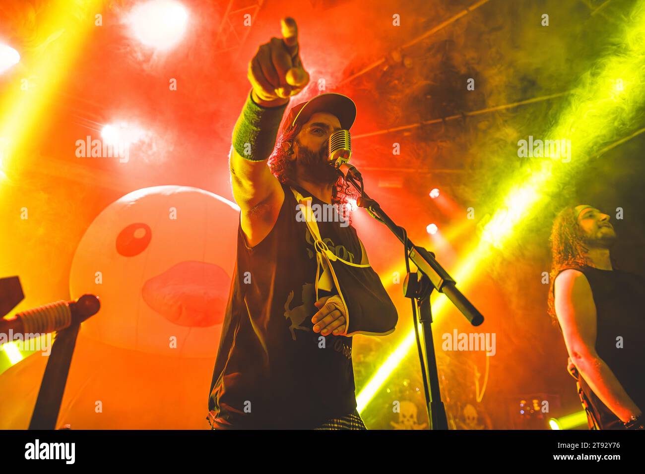 Aarhus, Danemark. 21 novembre 2023. Le groupe de Metal écossais Alestorm donne un concert au Voxhall à Aarhus. Ici, le chanteur et musicien Christopher Bowes est vu en direct sur scène. (Crédit photo : Gonzales photo/Alamy Live News Banque D'Images