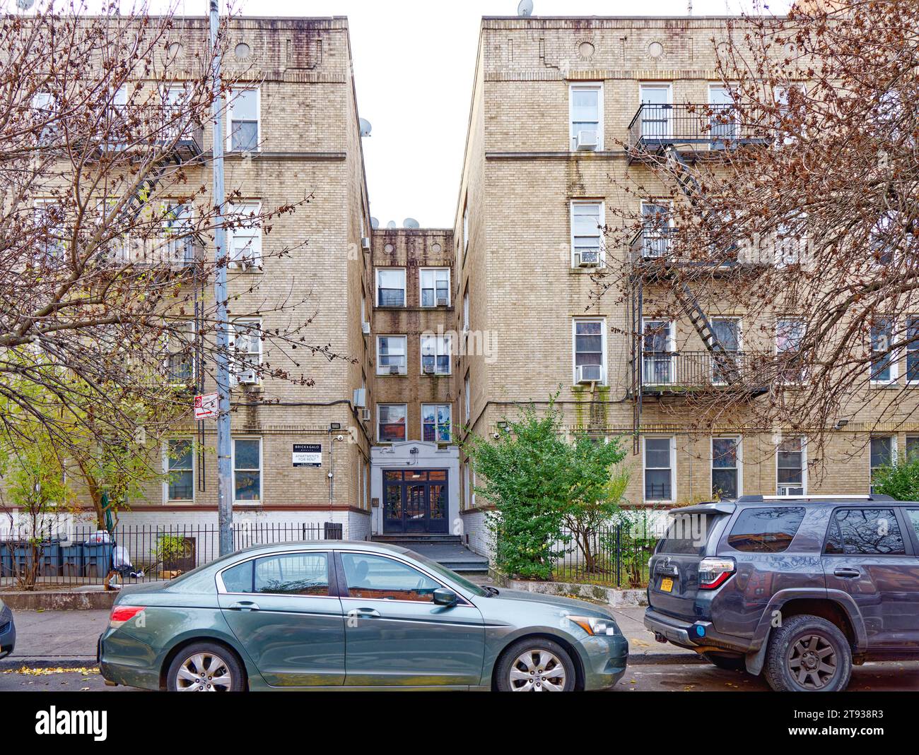 Le 1120 Bergen Street, dans le quartier historique de Crown Heights North, est un immeuble construit en 1925 en briques et calcaire conçu par Emery Roth. Banque D'Images