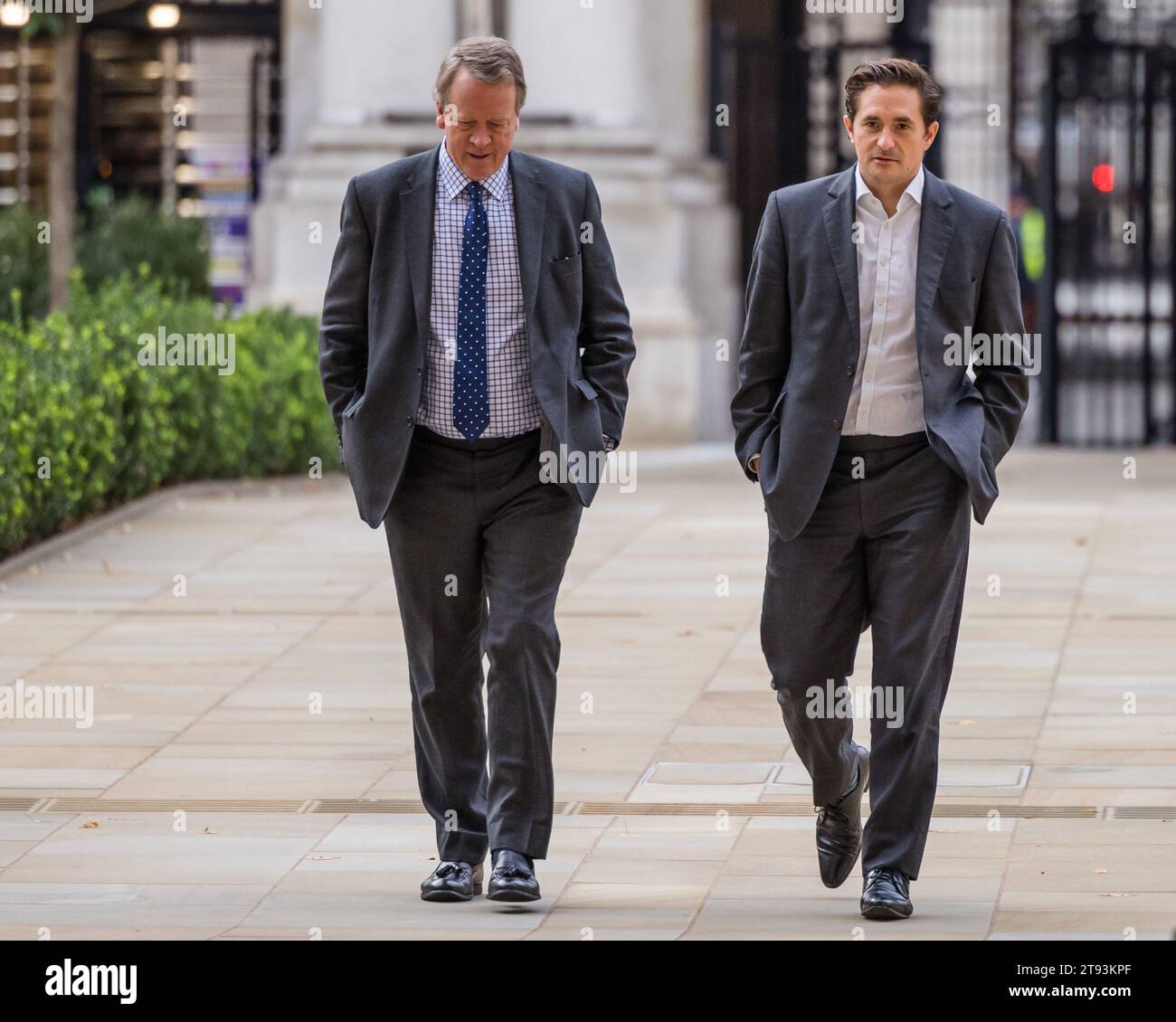 Downing Street, Londres, Royaume-Uni. 22 novembre 2023. Le député Alister Jack, secrétaire d’État pour l’Écosse, et le député Johnny Mercer, ministre d’État (ministre des anciens combattants) au Cabinet Office, assistent à la réunion hebdomadaire du Cabinet au 10 Downing Street. Photo par Amanda Rose/Alamy Live News Banque D'Images