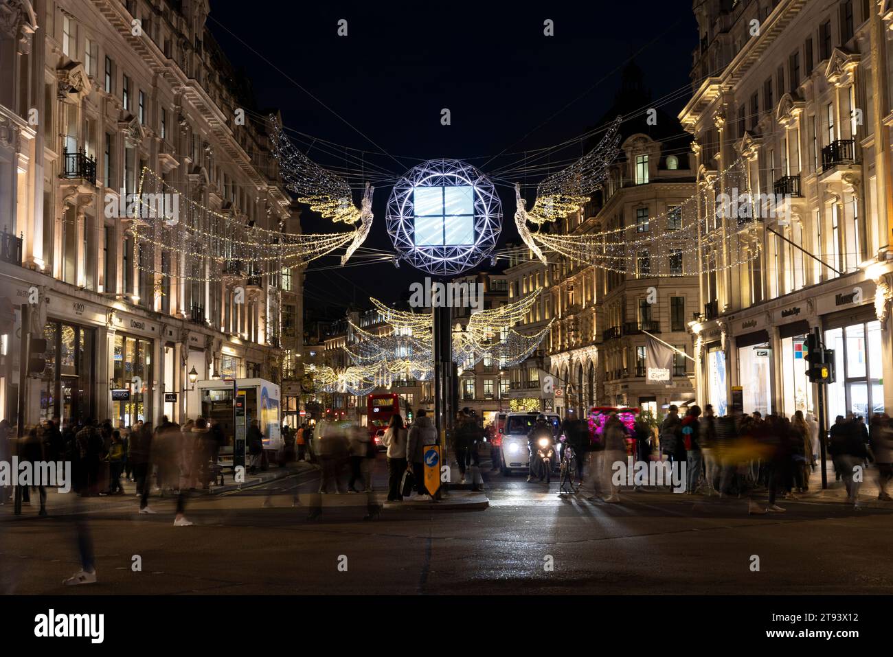 Lumières de Noël au crépuscule sur Oxford Street, West End de Londres, Angleterre, Royaume-Uni Banque D'Images