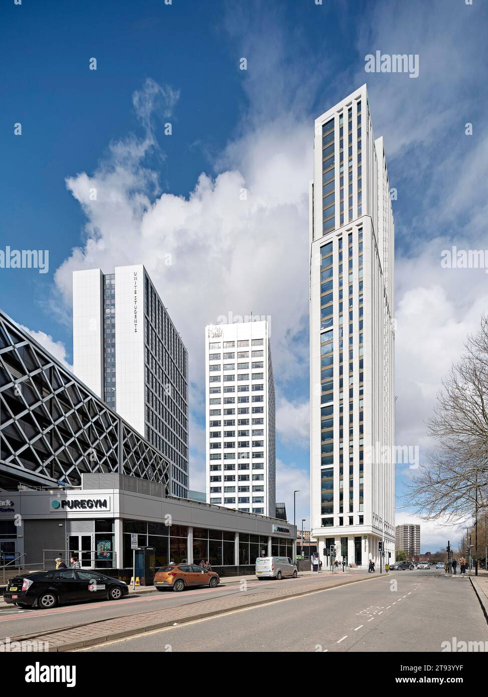 Nouveaux logements étudiants en contexte. Altus House, Leeds, Royaume-Uni. Architecte : O'Connell East Architects, 2022. Banque D'Images