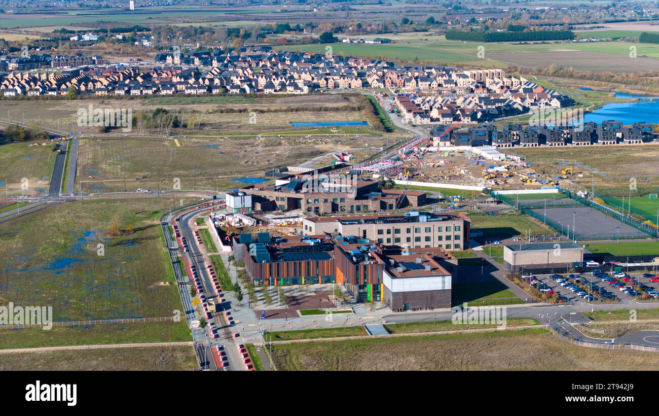 Photo datée du 20 novembre 2023 montre un Northstowe Secondary College à Cambridgeshire, la plus grande nouvelle ville d'Angleterre. La plus grande nouvelle ville d'Angleterre encore Banque D'Images