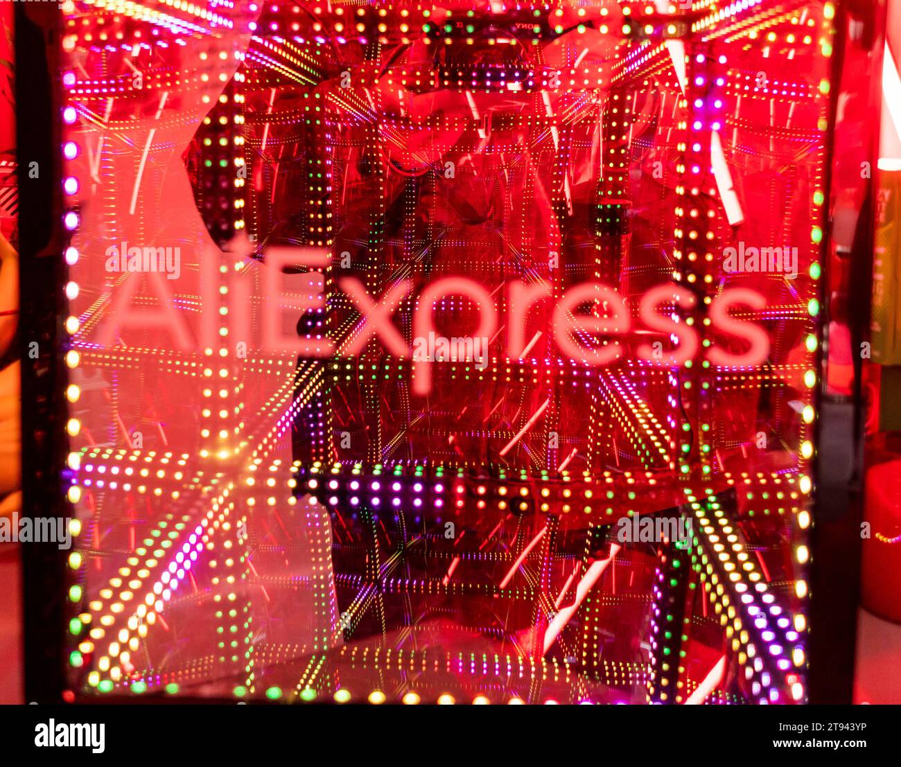 Activation de marque pour AliExpress pour le « Single’s Day » à Soho à New York le samedi 11 novembre 2023. AliExpress est un détaillant en ligne qui vend à l'international et appartient au groupe chinois Alibaba.(© Richard B. Levine) Banque D'Images