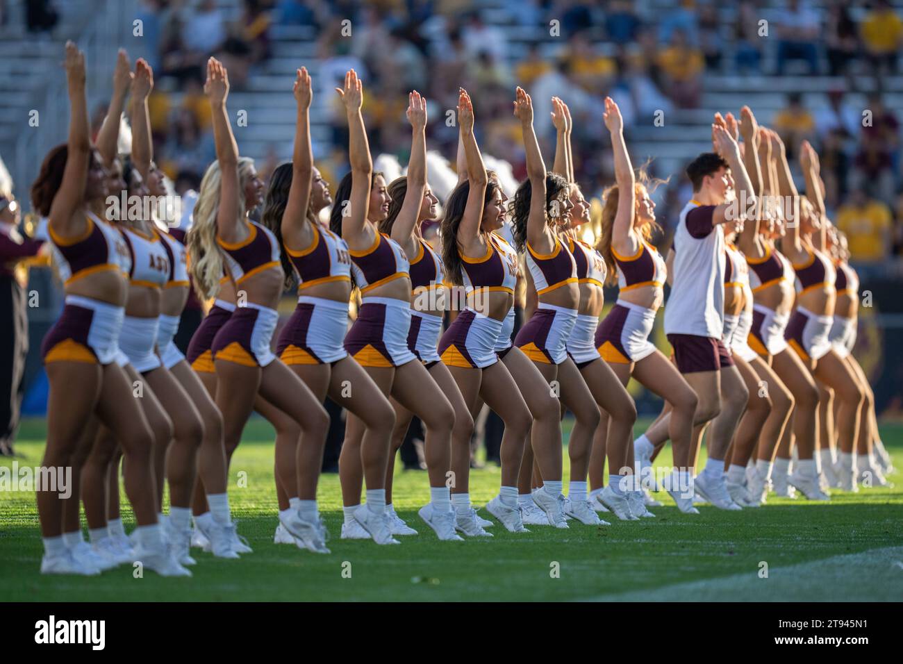 Cheerleaders des Sun Devils de l'Arizona lors d'un match de football de la NCAA contre les Ducks de l'Oregon samedi 18 novembre 2023, à Tempe, Arizona. Oregon a battu Arizona State 49-13 (Marcus Wilkins/image of Sport) Banque D'Images