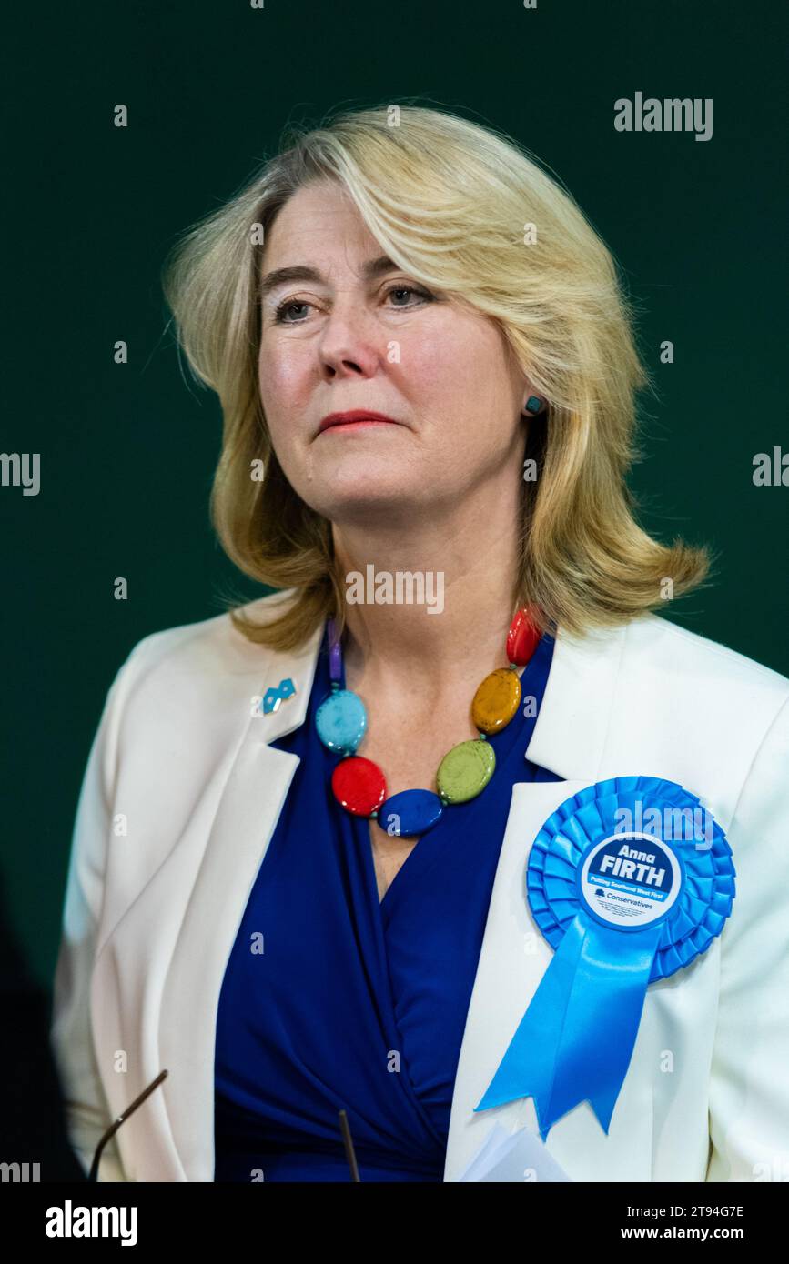 Anna Firth, députée conservatrice, candidate gagnante à la vérification et au décompte des bulletins de vote pour l'élection partielle de la circonscription de Southend West en 2022 Banque D'Images