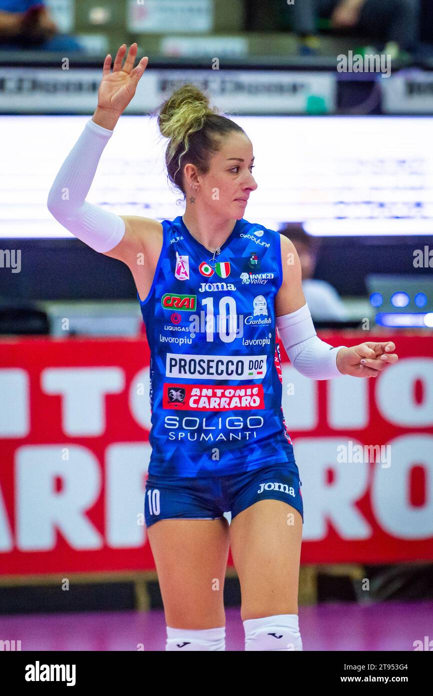 Trévise, Trévise, Italie. 22 novembre 2023. Monica de Gennaro du Prosecco Doc Imoco Conegliano vu lors du match de volleyball LVF Serie A1 2023/24 entre le Prosecco Doc Imoco Conegliano et le Roma volley Club au stade Palaverde à Trévise, en Italie. (Image de crédit : © Alberto Gardin/ZUMA Press Wire) USAGE ÉDITORIAL SEULEMENT! Non destiné à UN USAGE commercial ! Banque D'Images