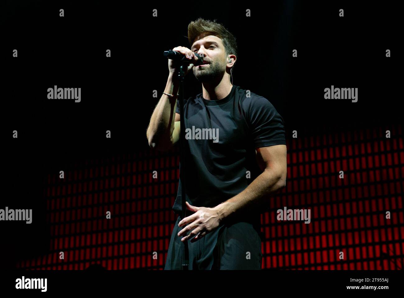 Le chanteur espagnol Pablo Alboran se produit lors de son concert Tour la Cu4rta Hoja au Wizkcenter de Madrid, le 22 novembre 2023, Espagne Banque D'Images