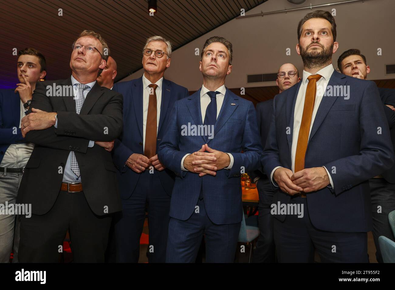 KAMERIK - les membres du Parti Diederik van Dijk, le sénateur Peter Schalk, Chris Stoffer, Andre Flach (lr) du SGP suivent les résultats des élections à la Chambre des représentants. ANP VINCENT JANNINK netherlands Out - belgique Out Banque D'Images
