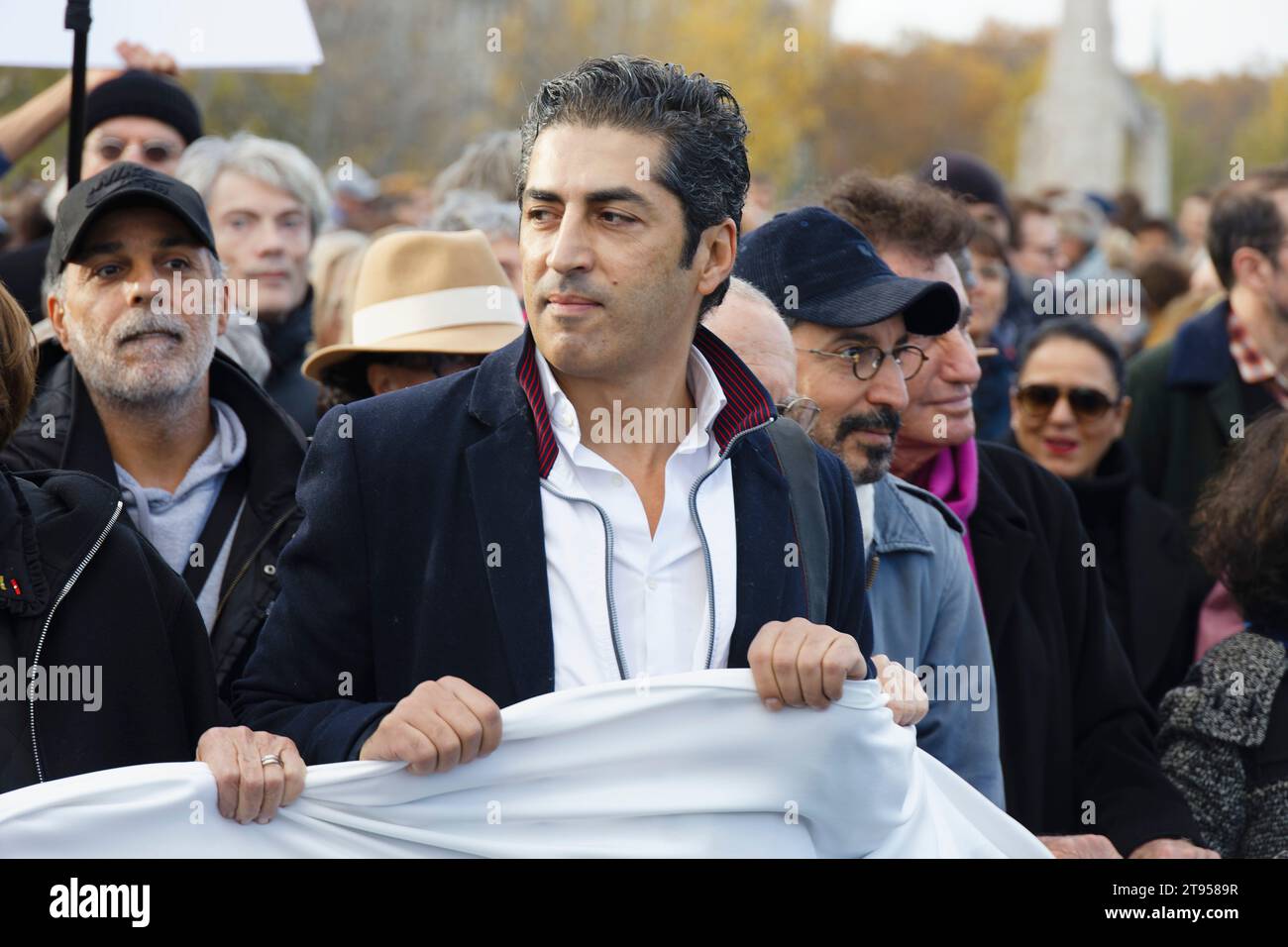 Paris, France. 19 novembre 2023, marche silencieuse pour la paix au Moyen-Orient à Paris, France Banque D'Images