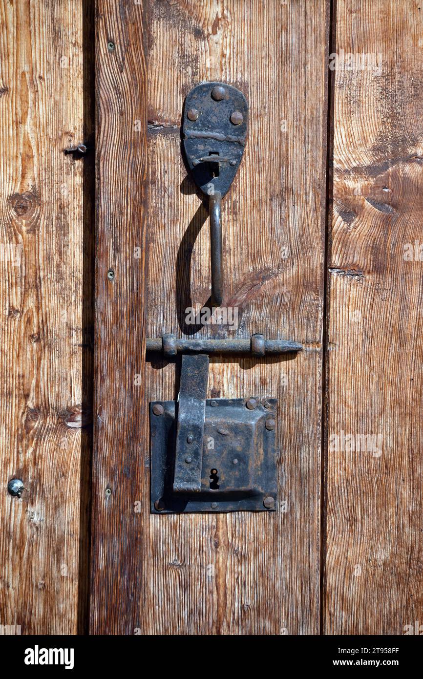 Vieille porte, France, Savoie, Maurienne, Saint-Colomban-des-Villards Banque D'Images