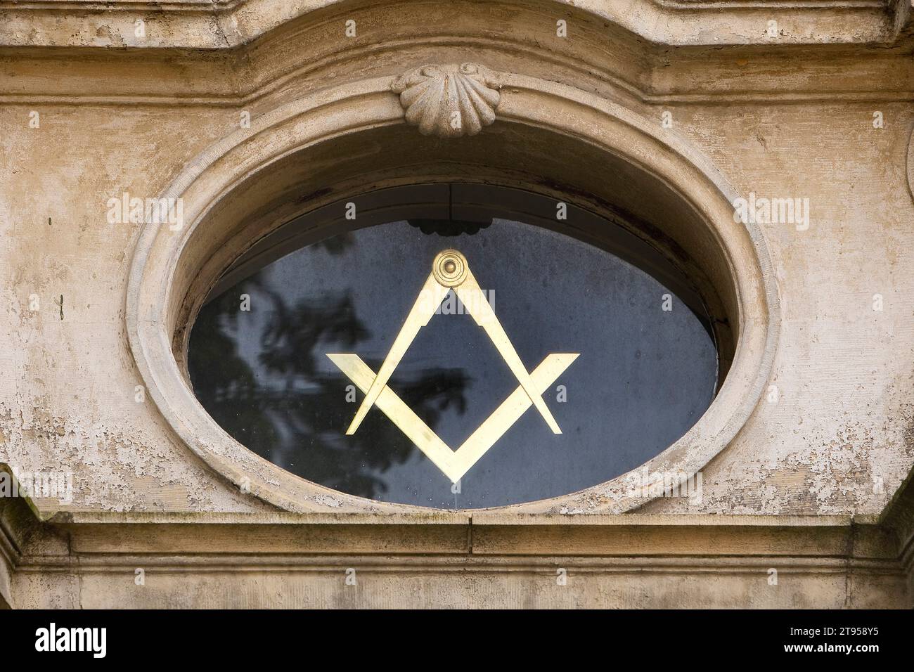 Carré et Boussole, deux des symboles les plus célèbres de la franc-maçonnerie sur la maison de Lodge, détail, Allemagne, Basse-Saxe, Hildesheim Banque D'Images