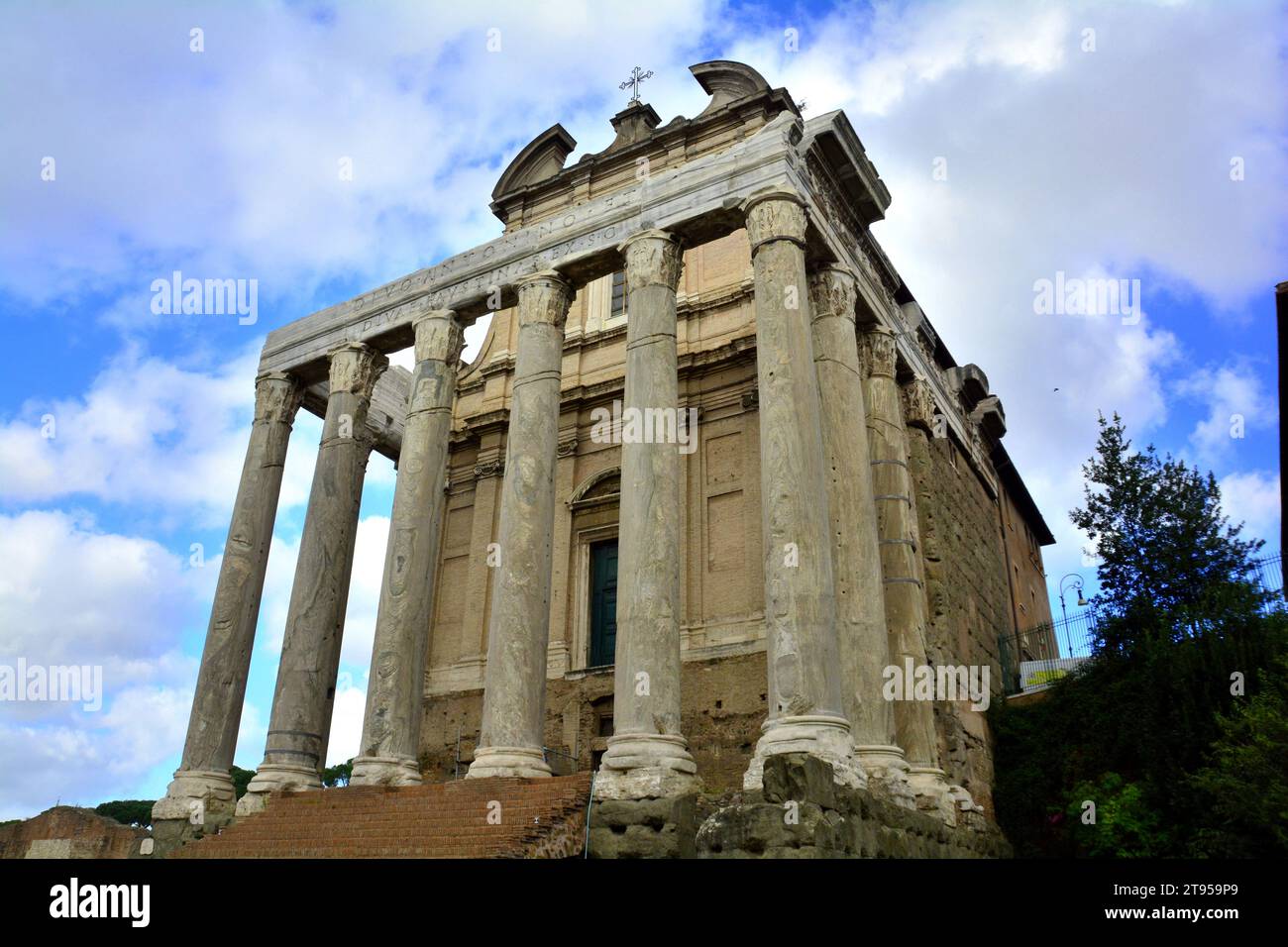 Le temple d'Antonin Pie et Faustine à Rome Italie. Banque D'Images
