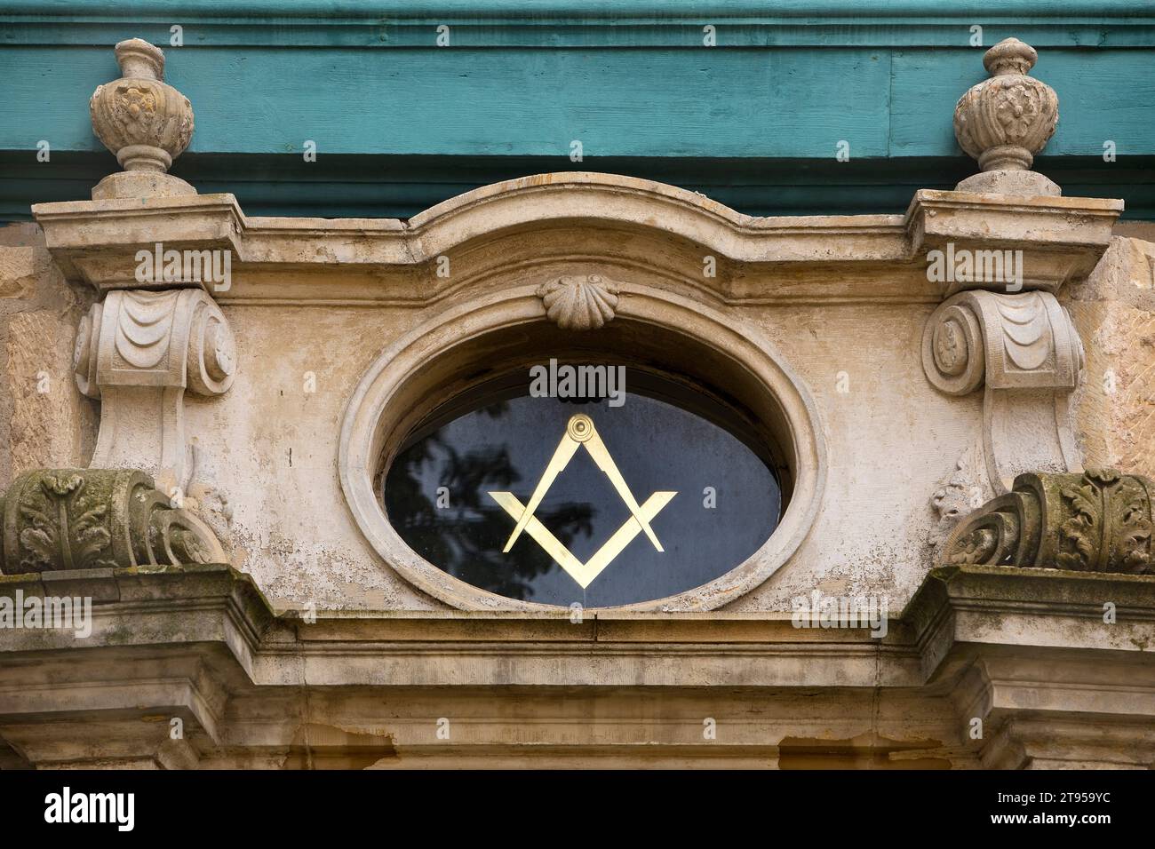 Carré et Boussole, deux des symboles les plus célèbres de la franc-maçonnerie sur la maison de Lodge, détail, Allemagne, Basse-Saxe, Hildesheim Banque D'Images