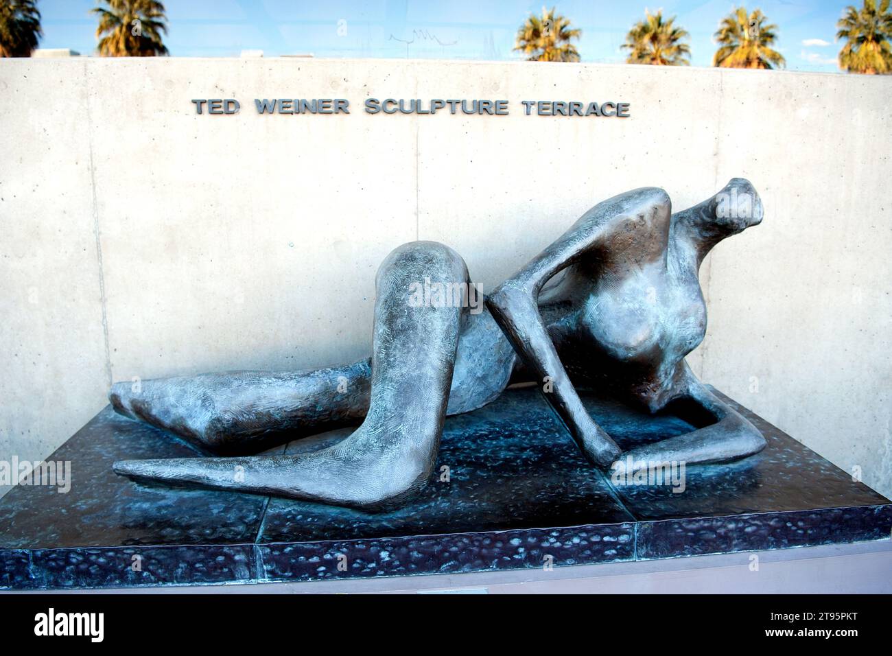 Sculpture de Henry Moore devant le Palm Springs Art Museum à PLAM Springs, Californie Banque D'Images