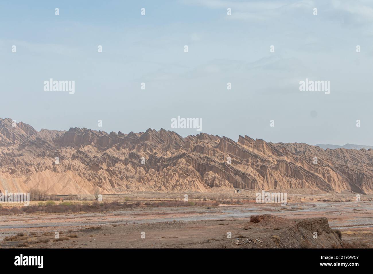 Le désert aride du Xinjiang, dans l'ouest de la Chine Banque D'Images