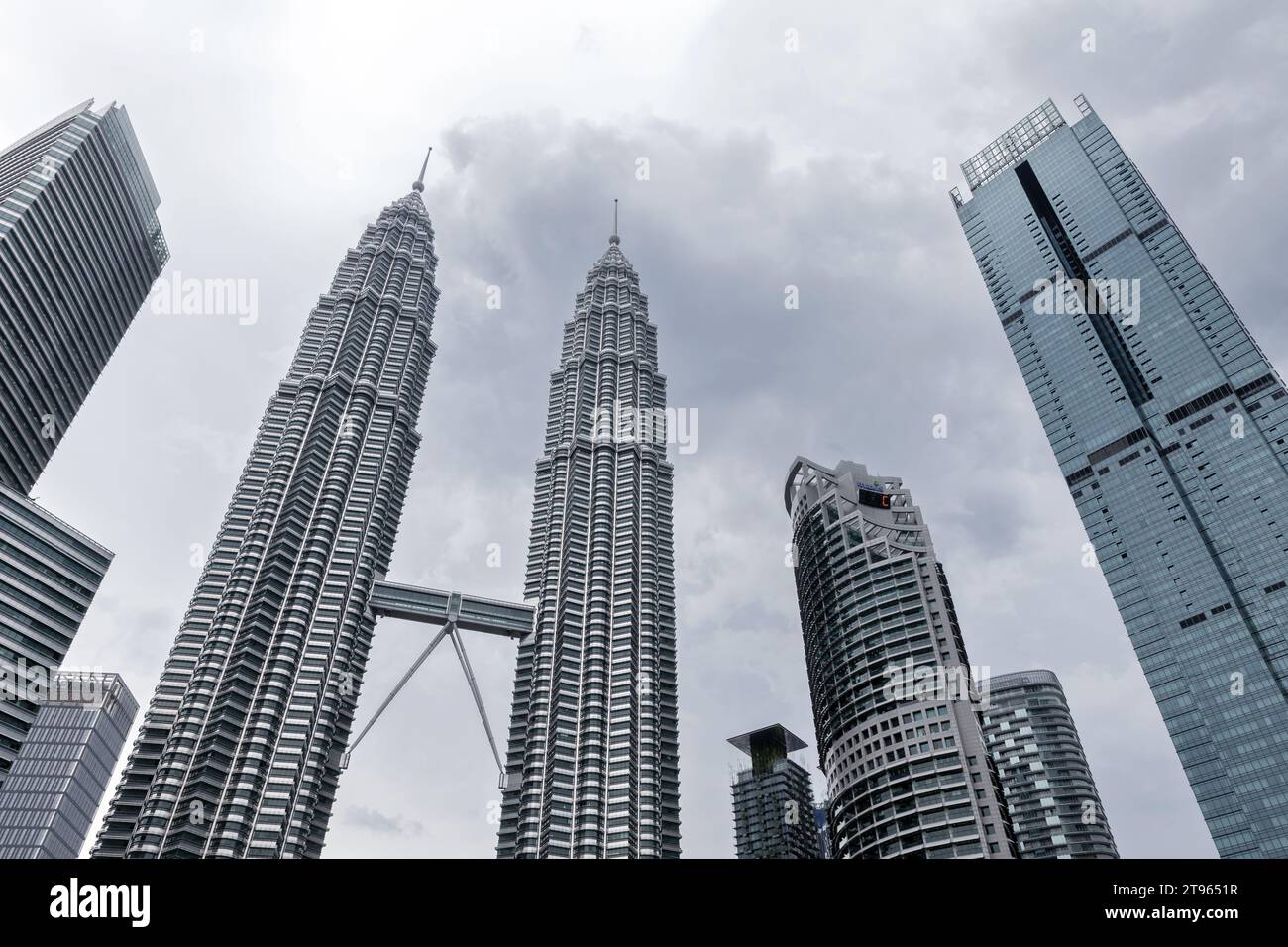 Kuala Lumpur, Malaisie - 25 novembre 2019 : Kuala Lumpur vue sur la ville avec des gratte-ciel sous un ciel nuageux Banque D'Images