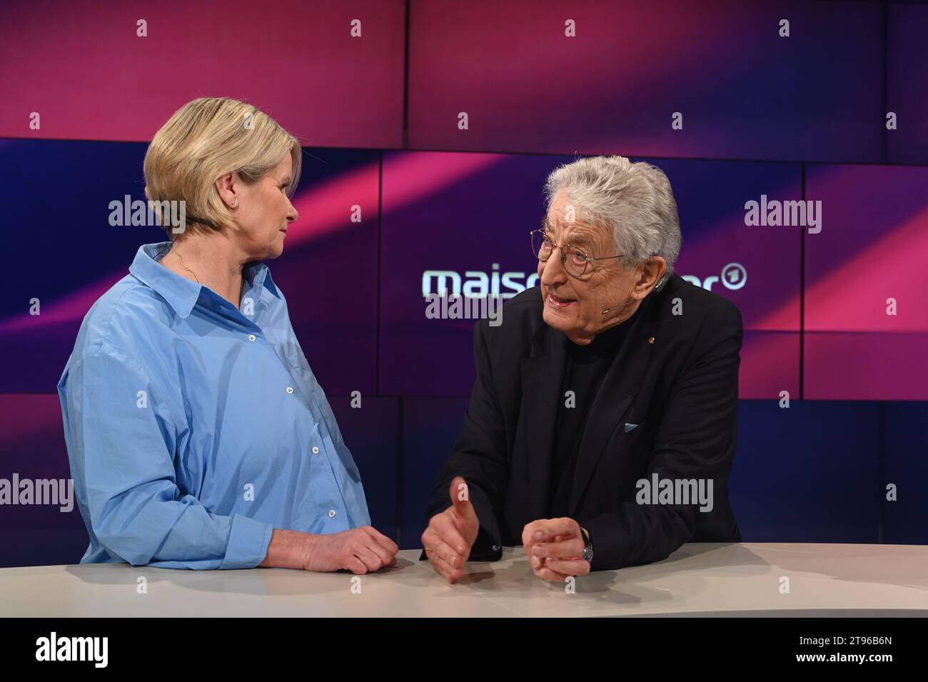 Cologne, Allemagne. 22 novembre 2023. La journaliste Susanne Gaschke et l ' homme politique Gerhart Baum sont invités à l ' émission-débat de l ' ARD ' " Maischberger " crédit : Horst Galuschka/dpa/Horst Galuschka dpa/Alamy Live News Banque D'Images