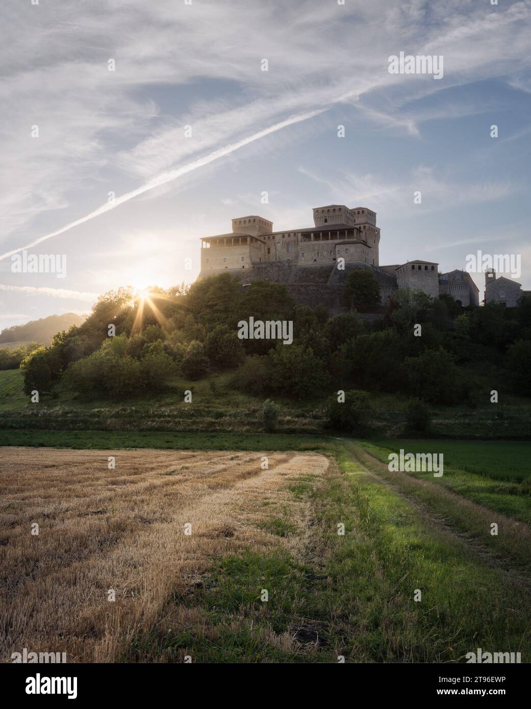 Coucher de soleil d'été au château Banque D'Images