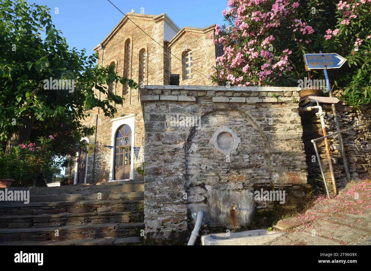 Grèce, Nord Égée, Ikaria Island village Arethousa, église de Saint Marina Banque D'Images