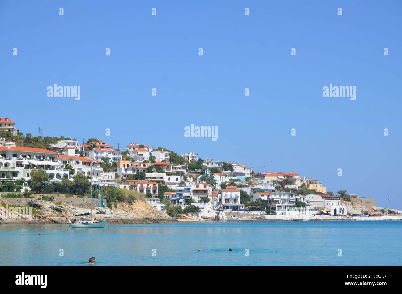 Grèce, Nord Égée, Ikaria Island village Armenistis et la plage Banque D'Images