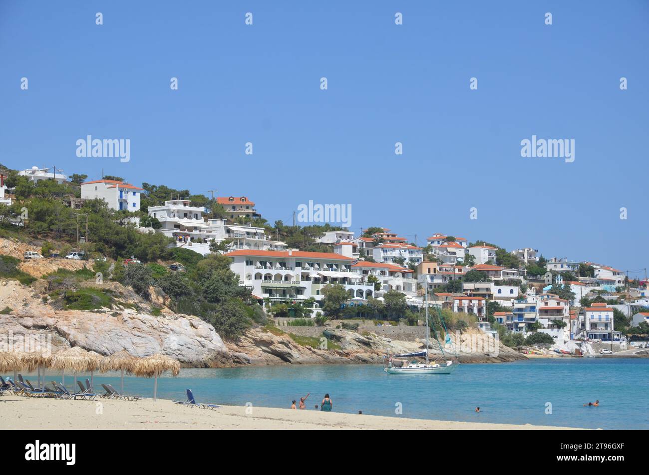 Grèce, Nord Égée, Ikaria Island village Armenistis et la plage Banque D'Images