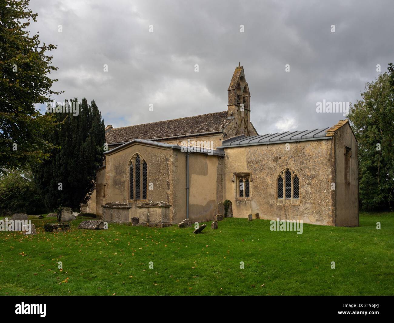 Église St Georges dans le village de Kelmscott, Oxfordshire ; les premières parties datent du 12e siècle Banque D'Images
