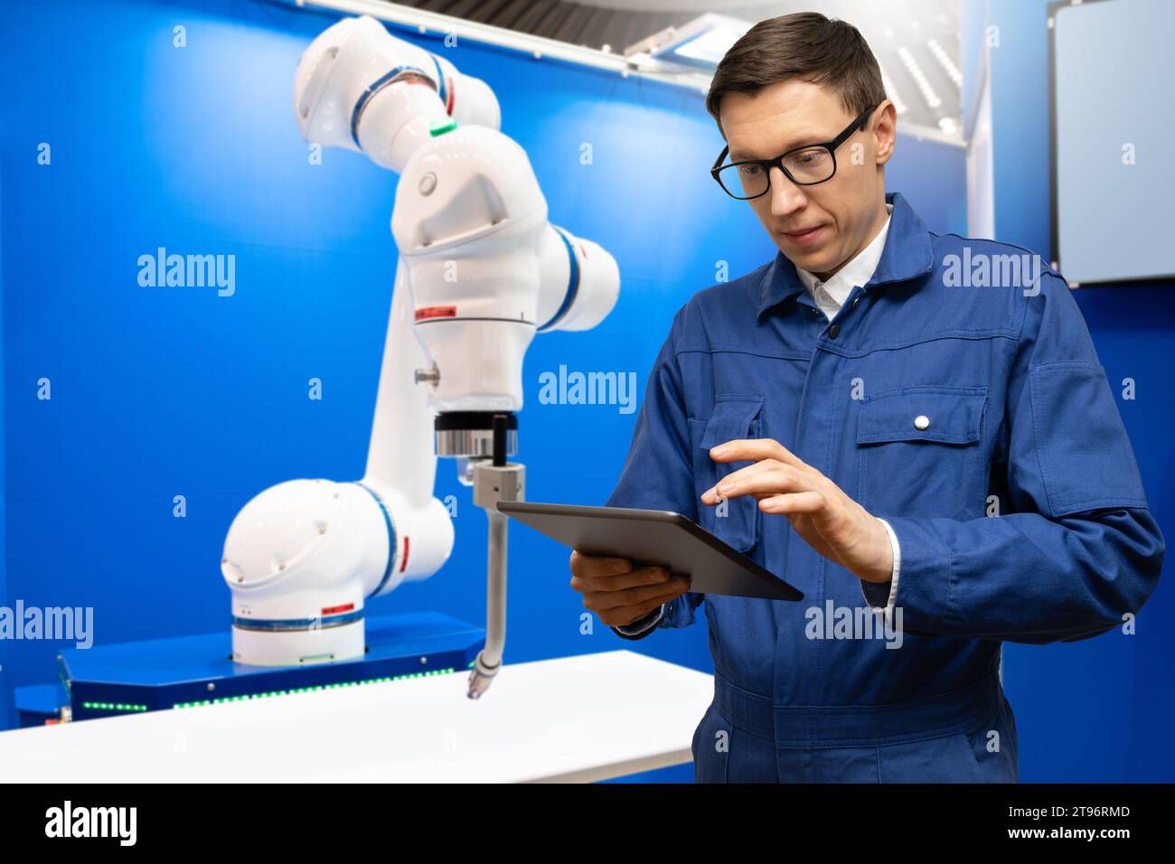 Robot de Soudage automatique dans une usine moderne à l'opération. Banque D'Images