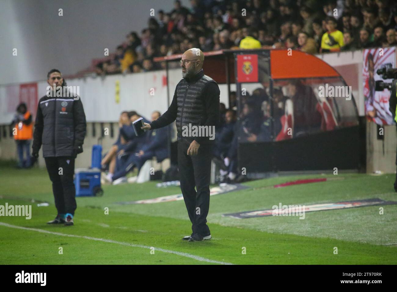 Zamora, Espagne. 22 novembre 2023. L'entraîneur de Zamora CF, David Movilla, lors de la deuxième manche de la SM El Rey Cup 2023-24 entre Zamora CF et Villarreal CF, le 22 novembre 2023, à l'Estadio Silver route, à Zamora, en Espagne. (Photo Alberto Brevers/Pacific Press) crédit : Pacific Press Media production Corp./Alamy Live News Banque D'Images