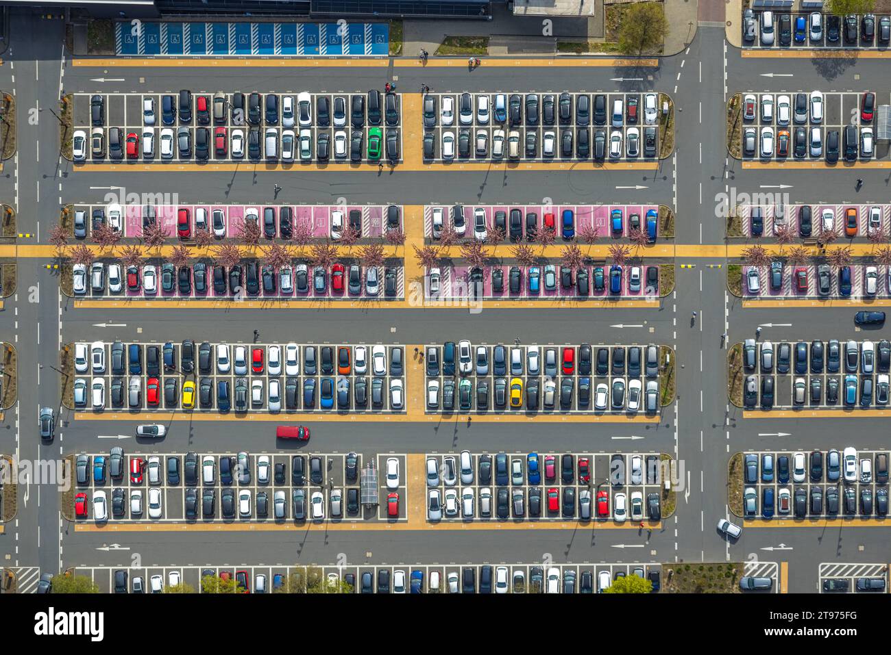 Vue aérienne, formes et couleurs, places de parking au centre commercial Ruhr Park, Harpen, Bochum, région de la Ruhr, Rhénanie du Nord-Westphalie, Allemagne, DE, Europe, S Banque D'Images