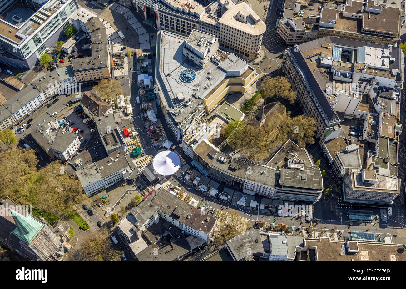 Vue aérienne, parasol blanc pour le festival de mai, maison de couture Baltz, City et Bongardstraße, terrasse sur le toit Boulevardcafe Wiacker sur la maison Baltz Banque D'Images