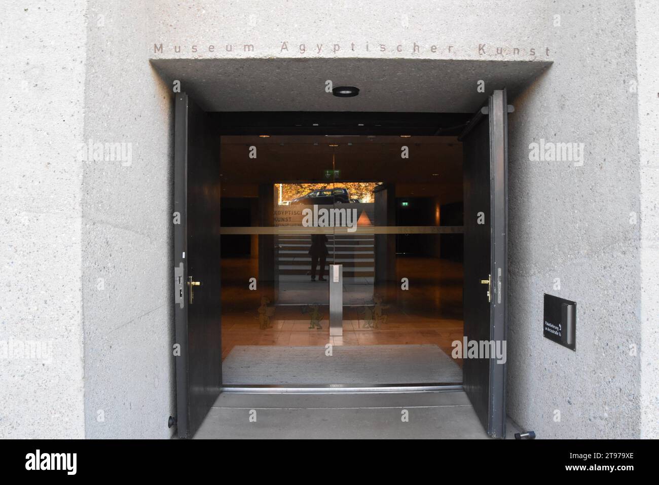 Musées Aegyptische Kunst Eingang Muenchen 23.11.2023 Aegyptisches Museum Muenchen presse Praisentation Thema opération finale Ergreifung und der Prozess von Adolf Eichmann Muenchen *** Musée d'art égyptien entrée Munich 23 11 2023 Musée égyptien Munich Présentation presse thème opération saisie finale et procès d'Adolf Eichmann Munich crédit: Imago/Alamy Live News Banque D'Images