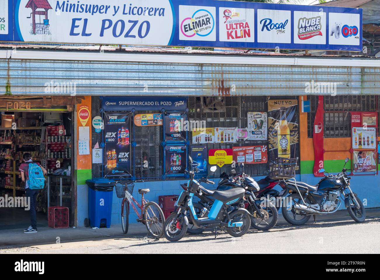 Épicerie dans la ville côtière de Puerto Cortes à Puntarenas, Costa Rica Banque D'Images