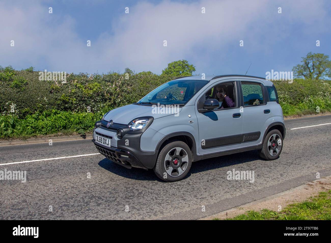 2020 Fiat Panda Waze Edition TwinAir 4X4 TwinAir 90 4X4 Start/Stop gris voiture Hatchback essence 875 cc, voitures de ville techy et hatchbacks Banque D'Images