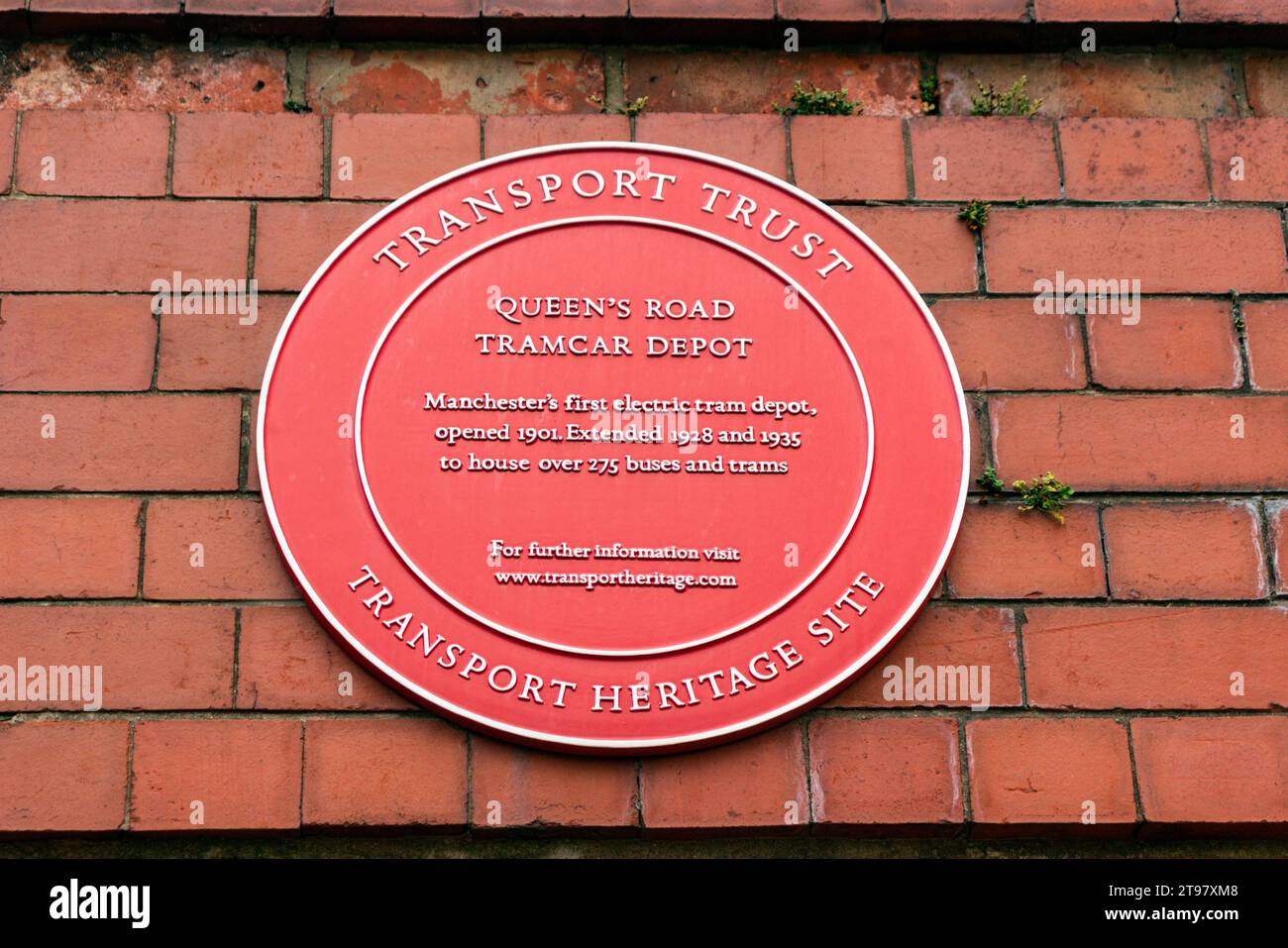 Queen's Road Tramcar Depot plaque rouge. Cheetham Hill, Manchester. Banque D'Images