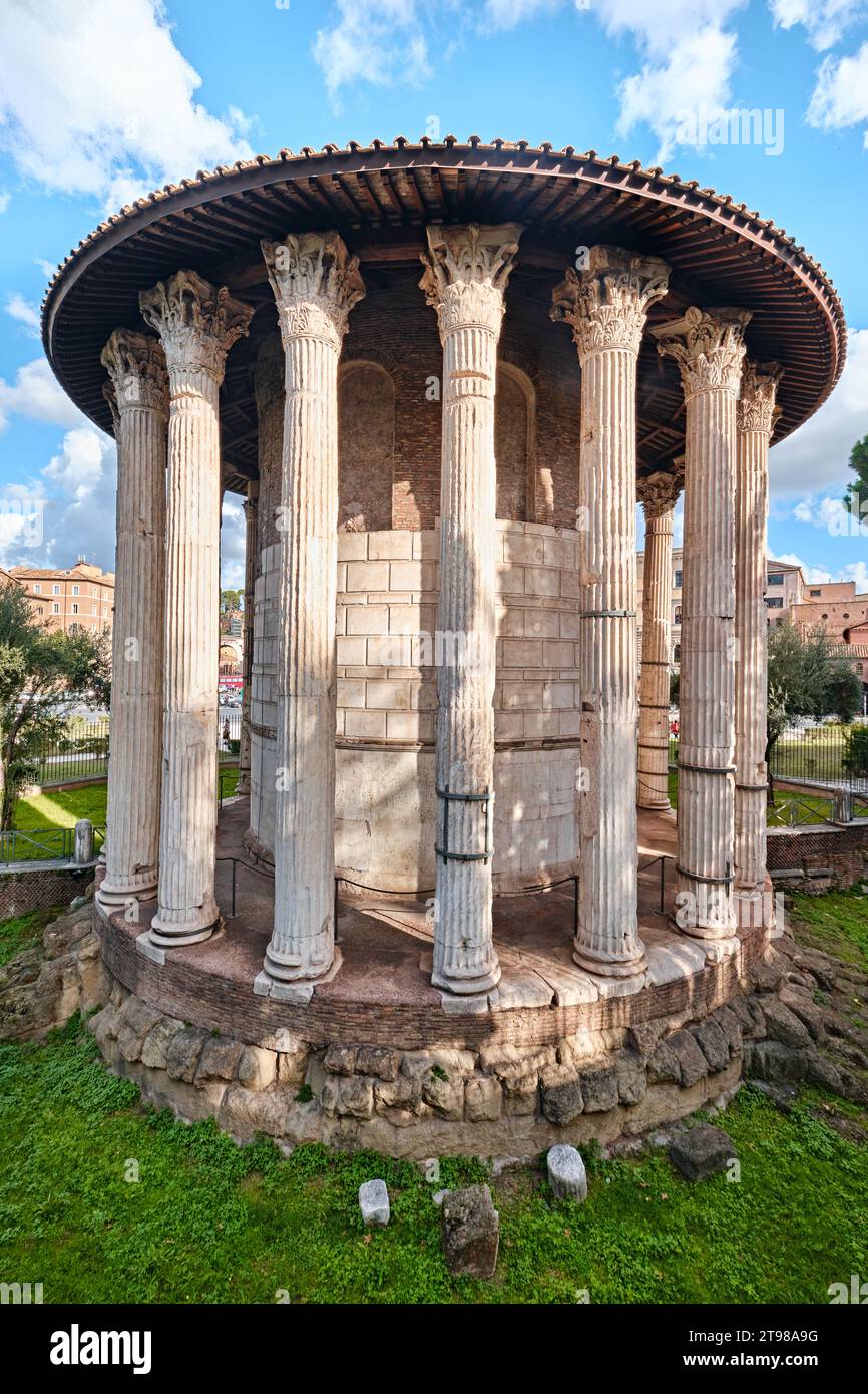 Rome, Italie - octobre 29 2023 : ruines de l'ancien temple d'Hercule Victor ou Hercule Olivariu sur la Piazza Bocca della Verita Banque D'Images