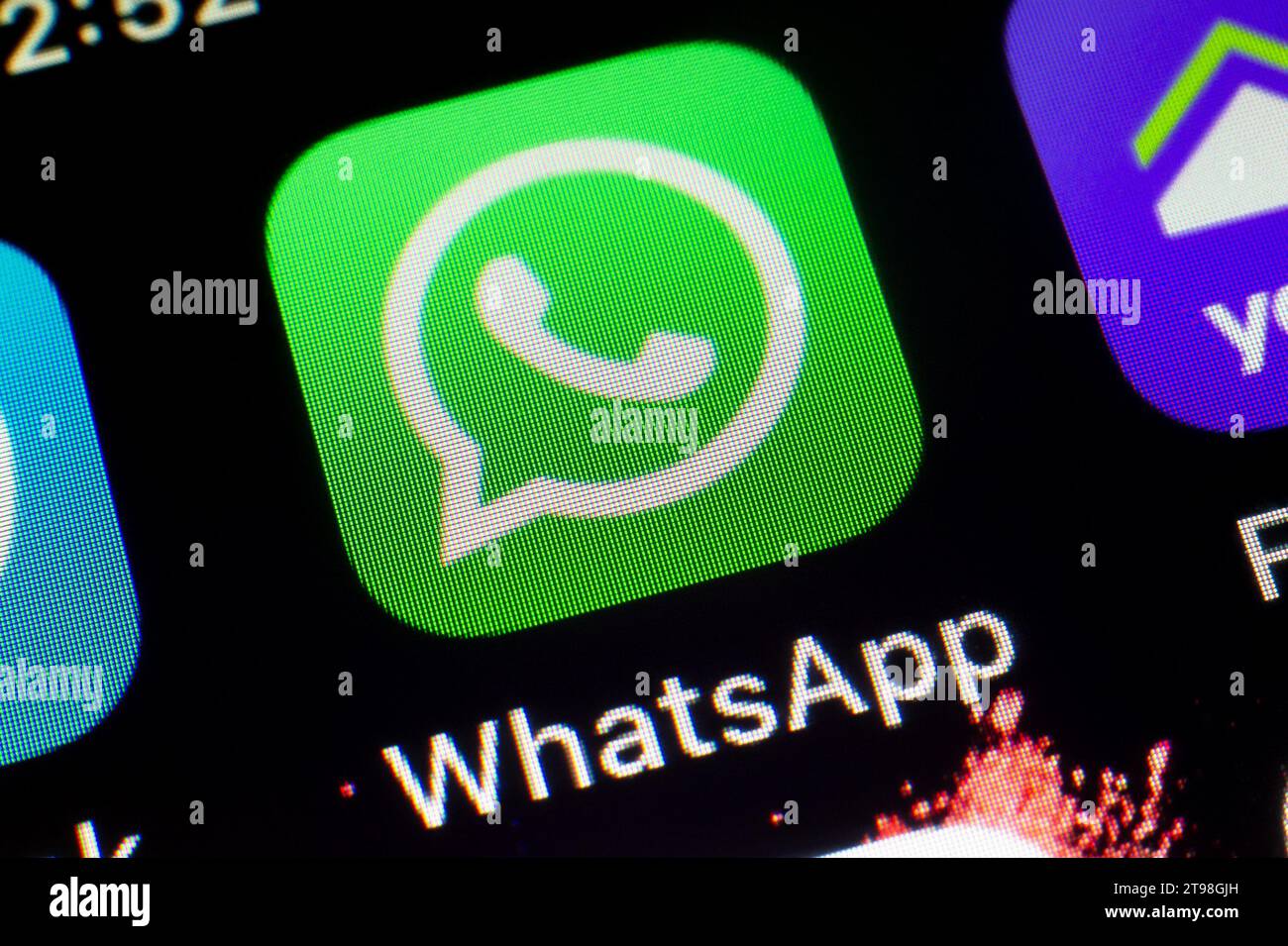 OSTRAVA, RÉPUBLIQUE TCHÈQUE - 2 AOÛT 2023 : icône de l'application mobile WhatsApp utilisée pour la communication Banque D'Images