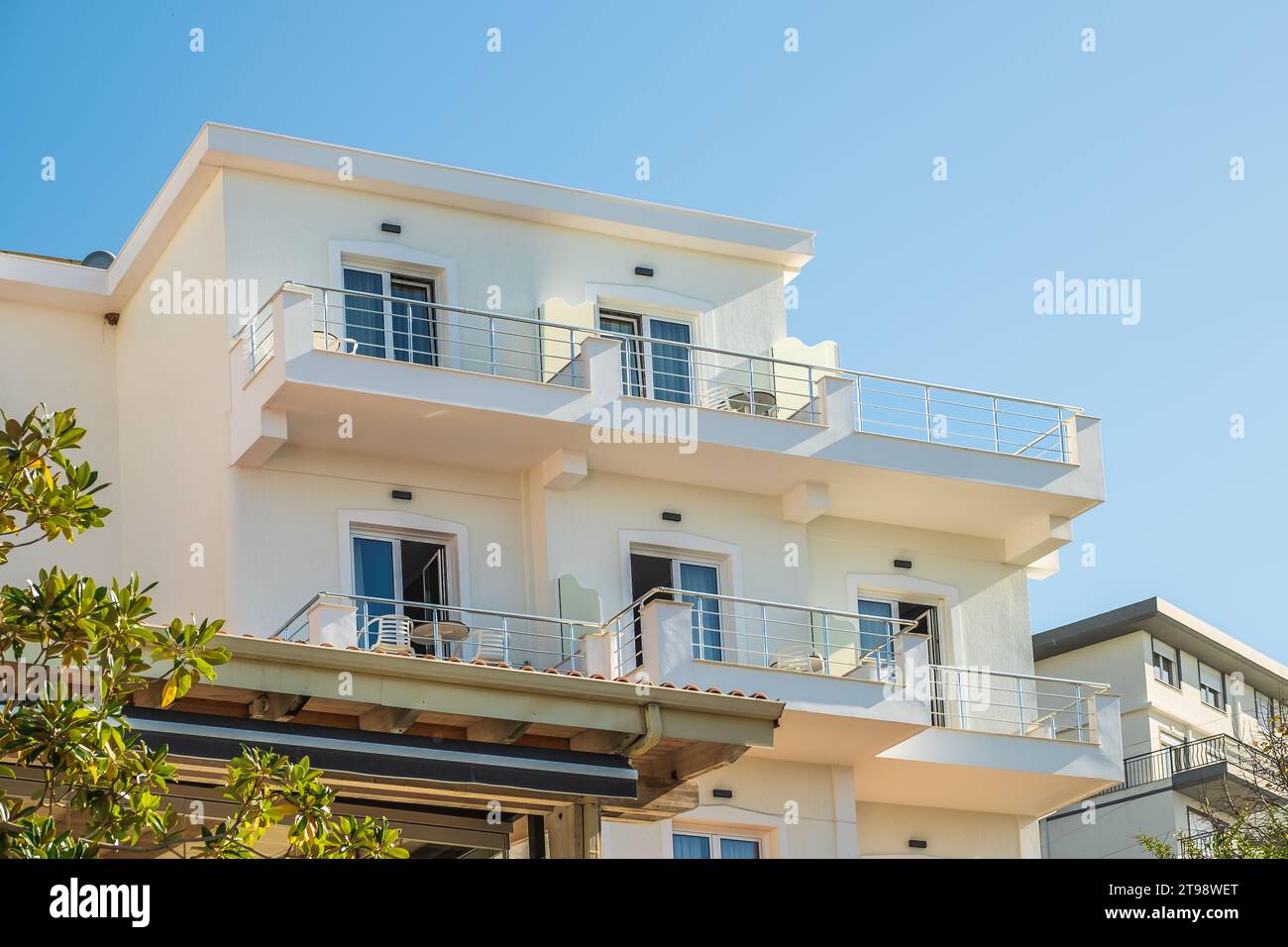 Nouvelle architecture moderne, construction. Investissement dans l'immobilier. Quartier résidentiel en Albanie. Loyer, crédit, achat d'un appartement. Beautif Banque D'Images