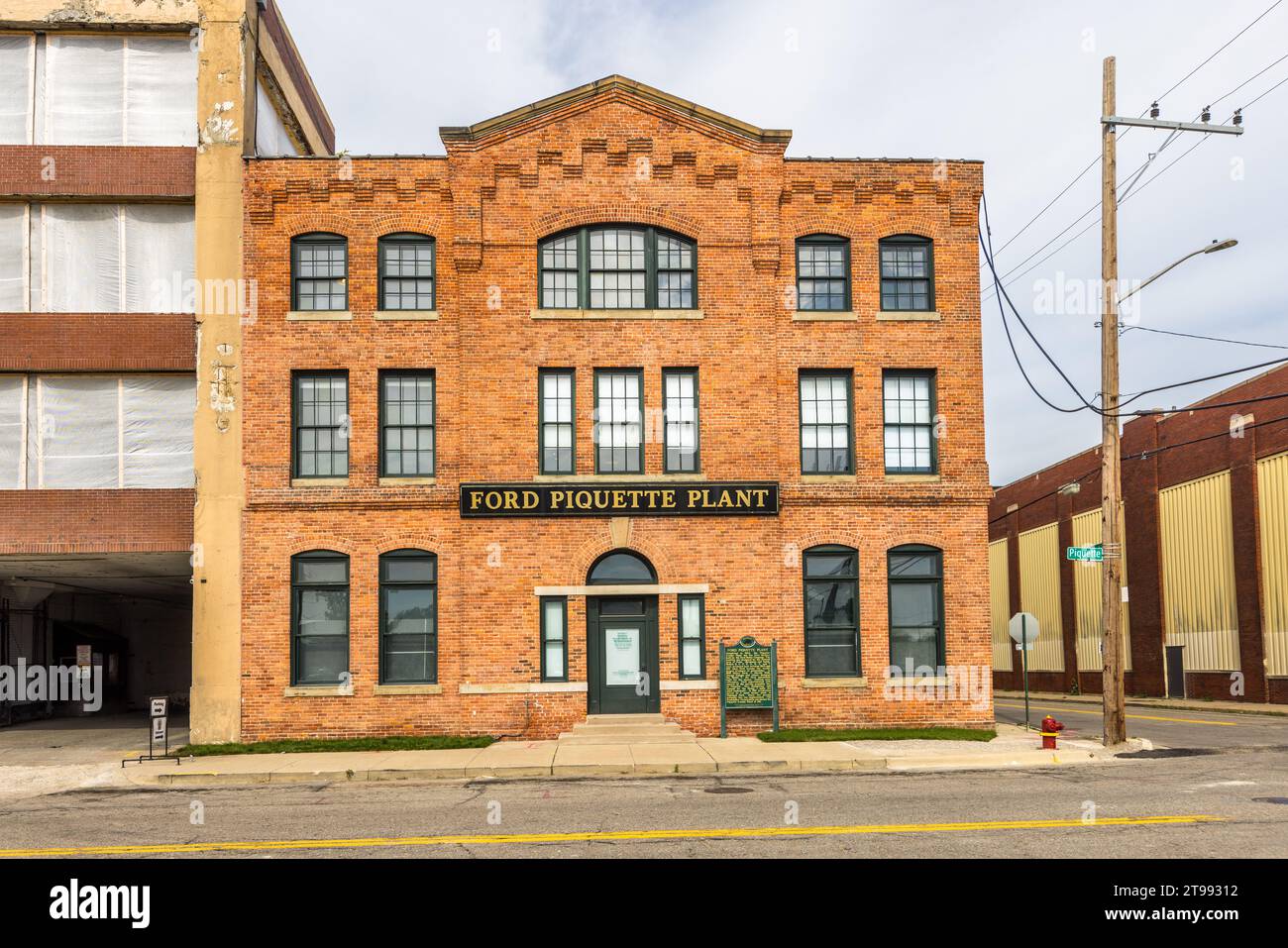 Entrée à l'usine Ford Piquette. Aujourd'hui, l'usine Ford sert de centre éducatif et de musée. C'est le lieu de naissance de la Ford Model T, qui a été le catalyseur de l'histoire d'amour de l'Amérique avec l'automobile. Ford Piquette Plant, Detroit, États-Unis. L'usine de l'avenue Piquette est le plus ancien bâtiment d'usine automobile spécialement construit et ouvert au public Banque D'Images