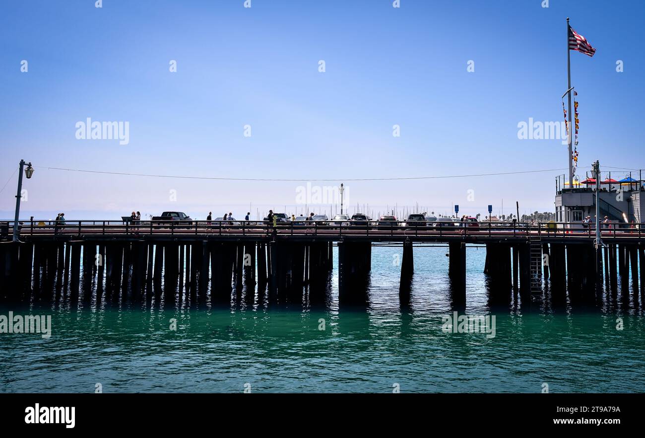 Vue latérale de Stearns Wharf un jour d'été - Santa Barbara, Californie Banque D'Images