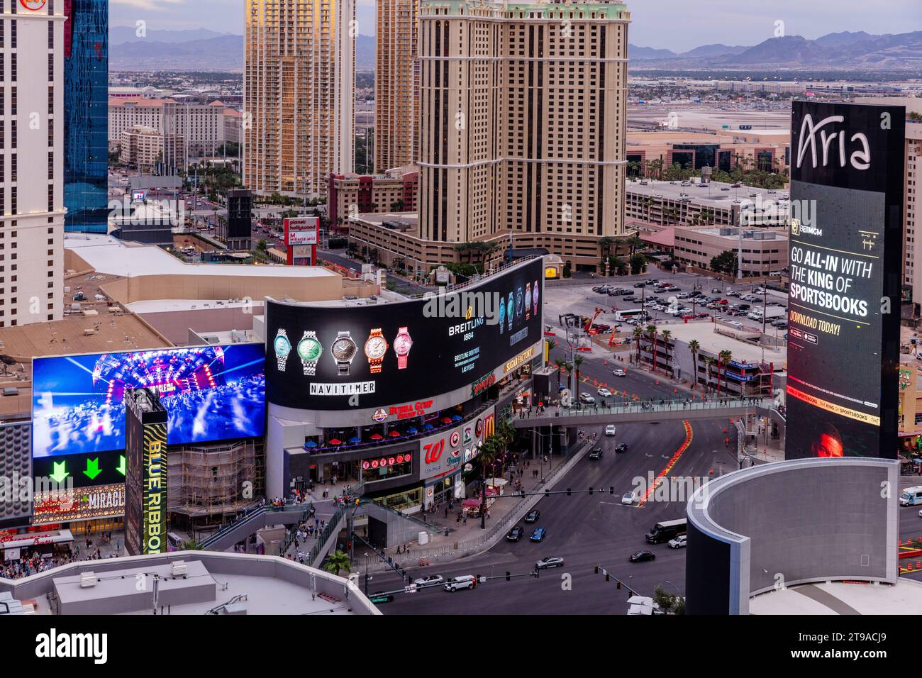 Panneaux d'affichage illuminés sur le Strip de Las Vegas Banque D'Images
