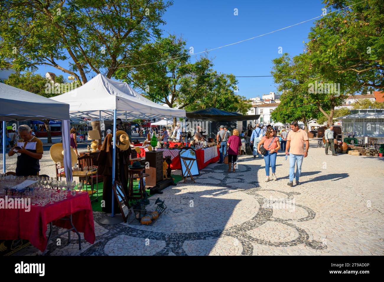Samedi hebdomadaire marché aux puces, Estremoz, Alentejo, Portugal Banque D'Images