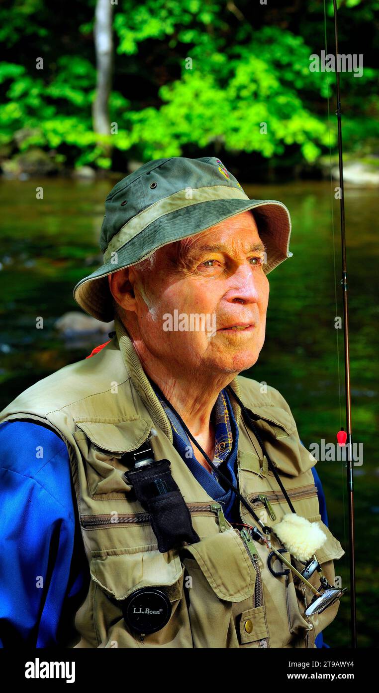 Portrait d'un pêcheur mouche de 84 ans à Ken Lockwood gorge à High Bridge, New Jersey. Banque D'Images