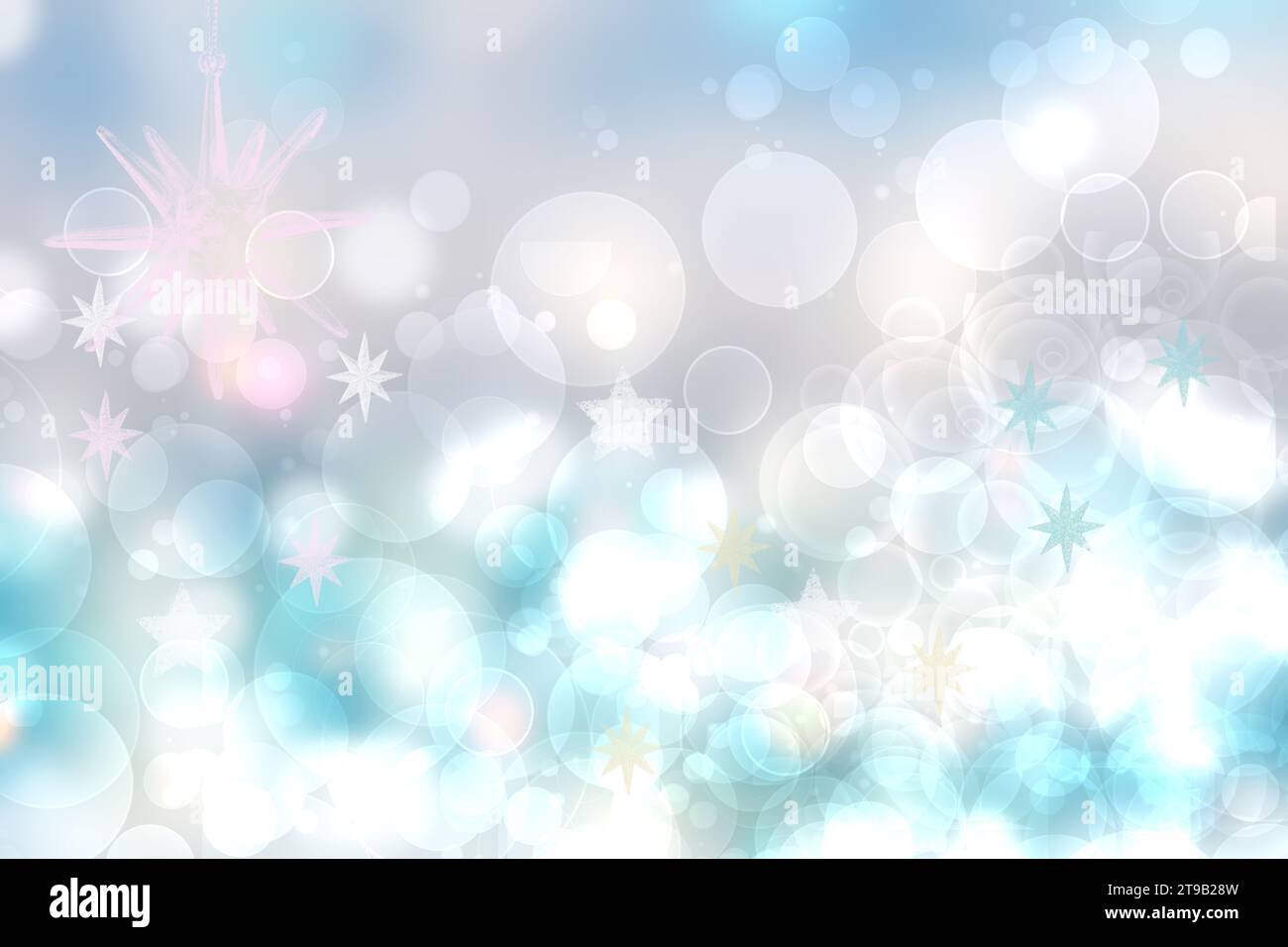 Modèle de carte de Noël.Abstrait festif bleu hiver fond de noël texture avec un pastel bokeh illuminé Noël boules et étoiles.Belle carte Banque D'Images