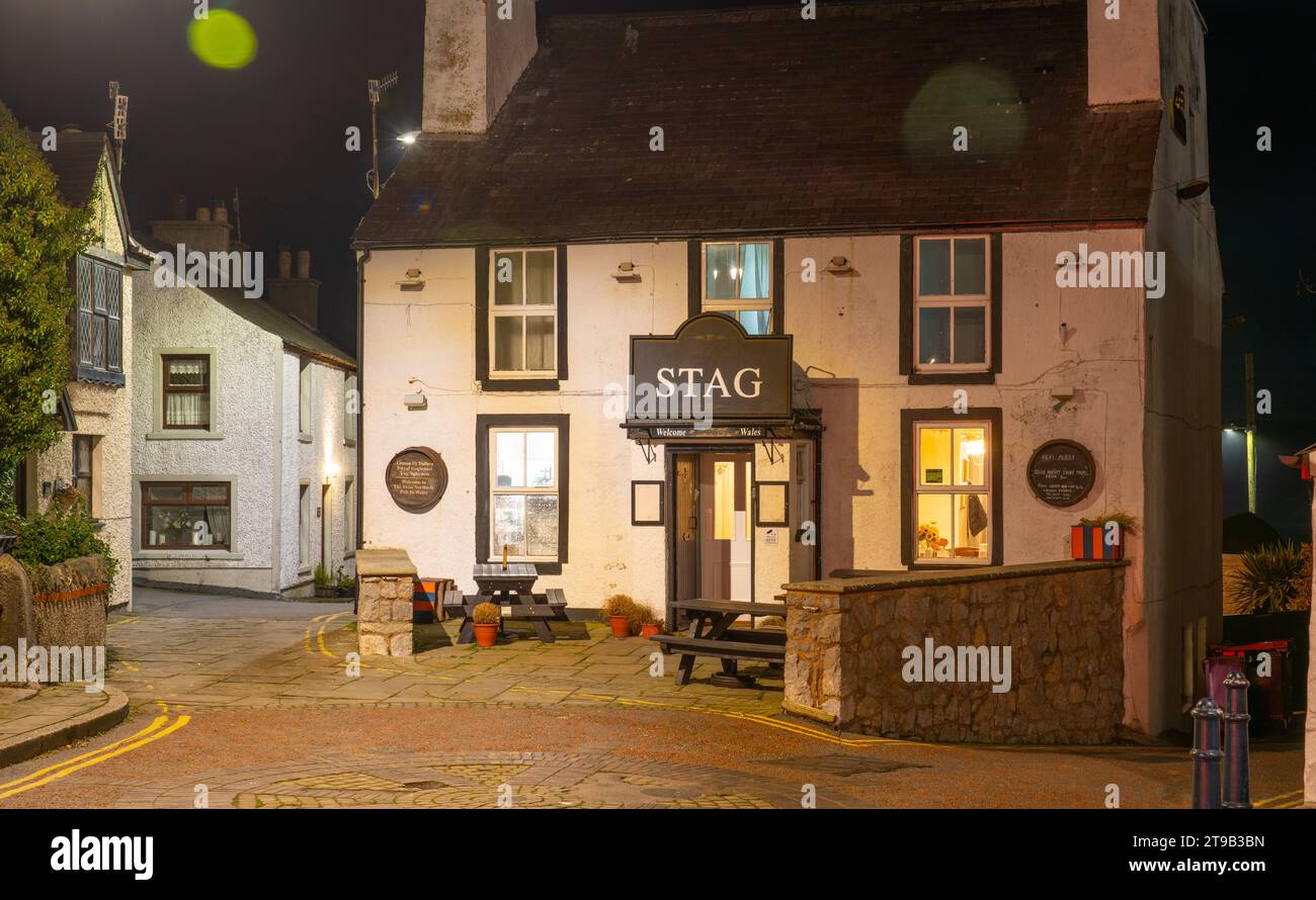 The Stag Pub, Cemaes Bay, Anglesey, pays de Galles du Nord. Le Pub le plus au nord du pays de Galles. Photographié en novembre 2023. Banque D'Images